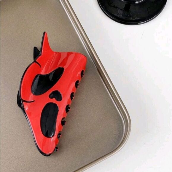 Red Devil Horned Ghost Face Acrylic Hair Clip - Picture 7 of 8